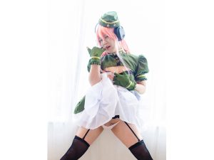 軍服コスのおちんぽ娘のアナルを犯します。 [同人AV]