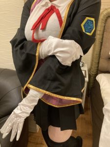 くすぐりフェチ必見！サテン手袋で巨乳レイヤーによるくすぐり地獄♡ [同人AV]